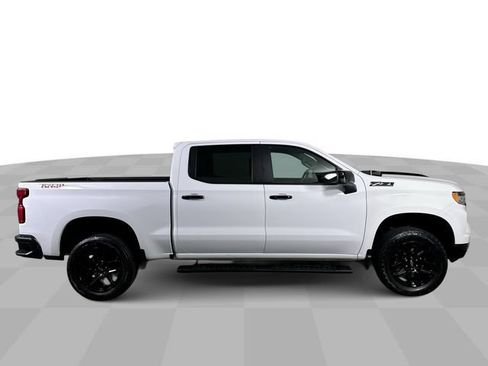 Used 2025 Chevrolet Silverado 1500 LT Trail Boss w/ Convenience Package II AWD/4WD image 9