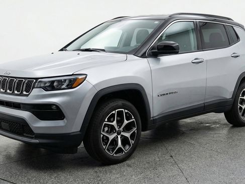Used 2025 Jeep Compass Limited AWD/4WD image 3