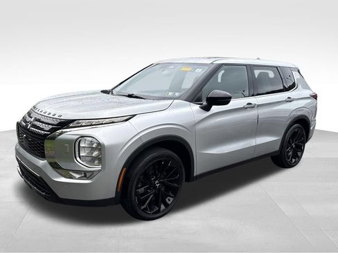 Used 2022 Mitsubishi Outlander SE AWD/4WD image 1