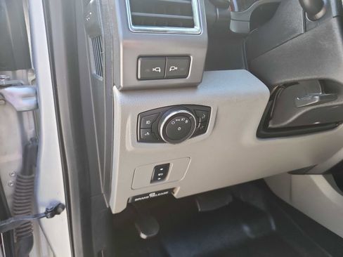 Used 2018 Ford F250 XLT w/ XLT Premium Package AWD/4WD image 19