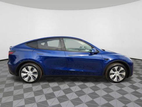 Used 2021 Tesla Model Y Long Range image 6