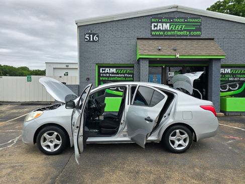 Used 2014 Nissan Versa S Plus image 38