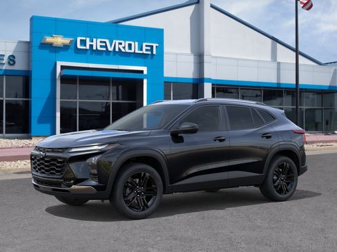 New 2026 Chevrolet Trax ACTIV FWD image 2