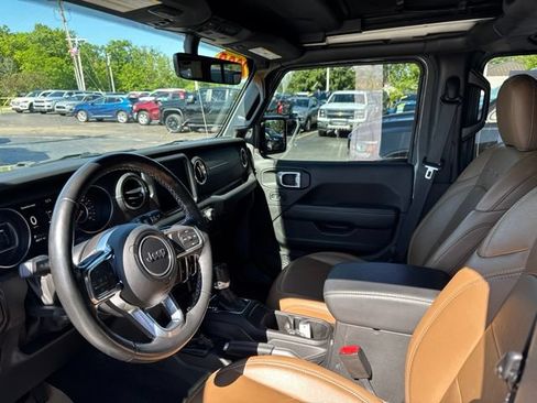 Used 2022 Jeep Wrangler Unlimited Sahara w/ LED Lighting Group AWD/4WD image 9