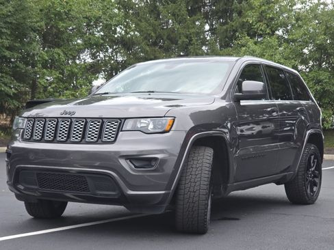 Used 2019 Jeep Grand Cherokee Altitude AWD/4WD image 17