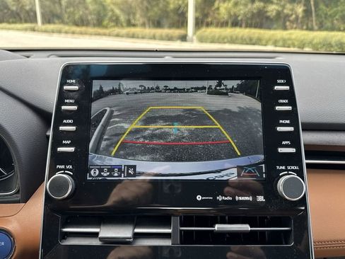 Used 2022 Toyota Avalon Limited image 21