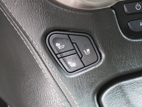 Used 2017 GMC Yukon Denali w/ Open Road Package image 37