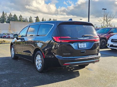 New 2026 Chrysler Pacifica Select image 6