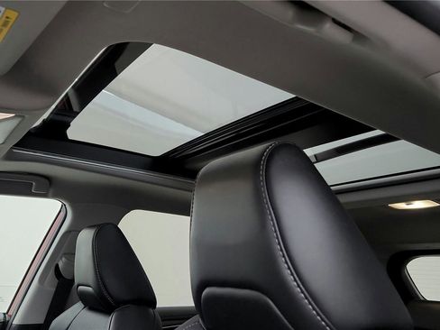 Used 2024 Toyota RAV4 Limited image 17