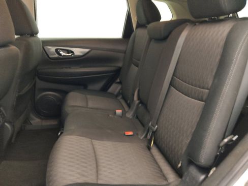 Used 2019 Nissan Rogue SV FWD image 18