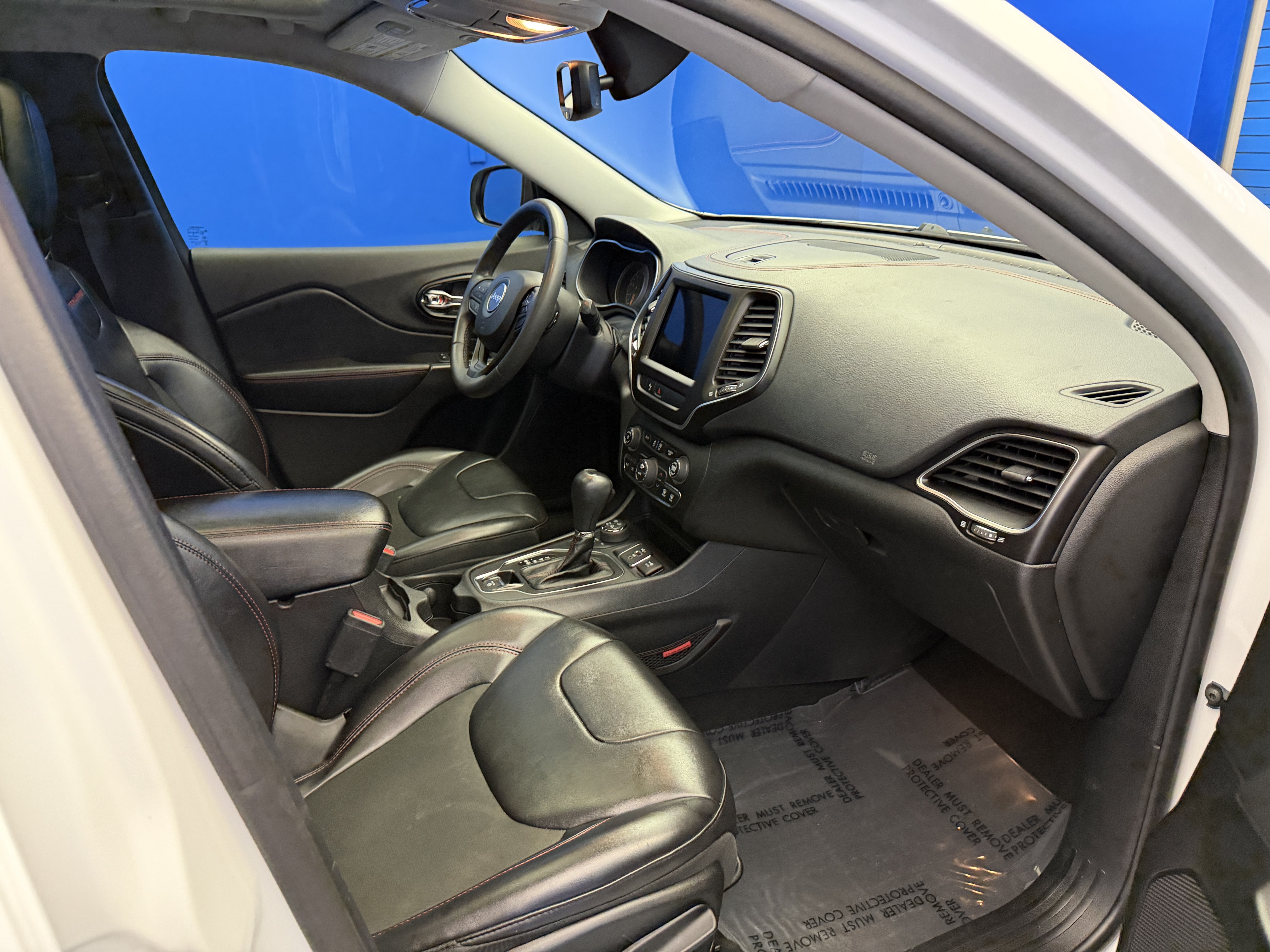 Used 2020 Jeep Cherokee Trailhawk w/ Comfort/Convenience Group AWD/4WD image 25