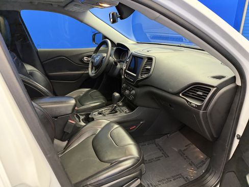 Used 2020 Jeep Cherokee Trailhawk w/ Comfort/Convenience Group AWD/4WD image 25