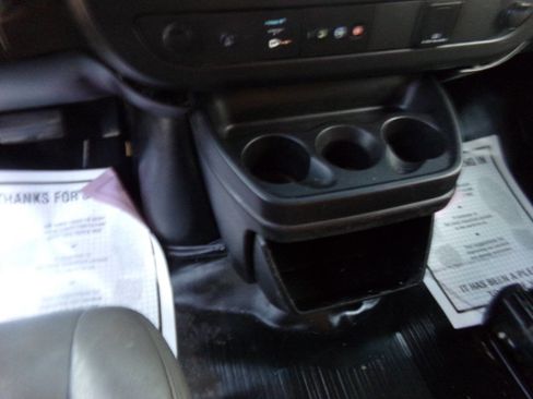 Used 2015 Chevrolet Express 2500 image 28