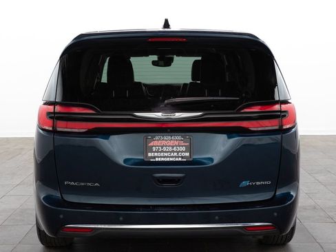 Used 2024 Chrysler Pacifica Limited FWD image 13