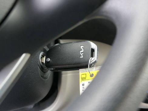 Used 2023 Kia Soul LX image 16