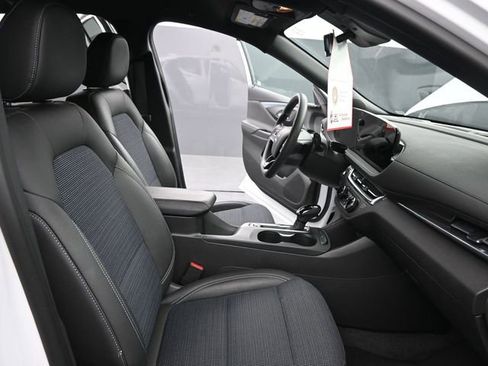 Used 2025 Buick Envista Preferred image 25