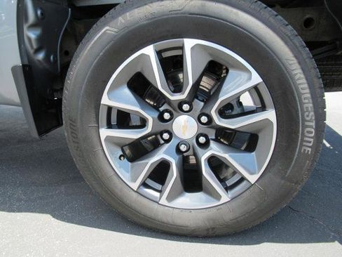 Certified 2024 Chevrolet Silverado 1500 LT AWD/4WD image 8