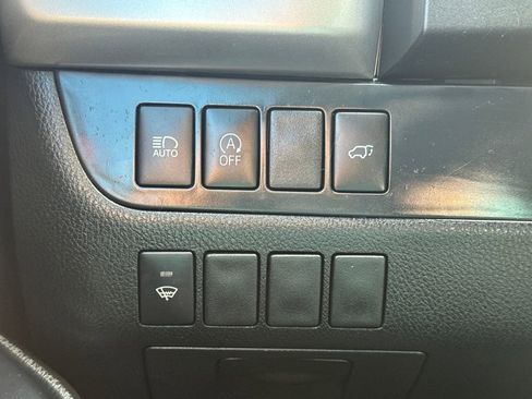 Used 2019 Toyota Highlander SE image 32