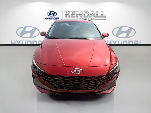 Used 2022 Hyundai Elantra Limited FWD image 2