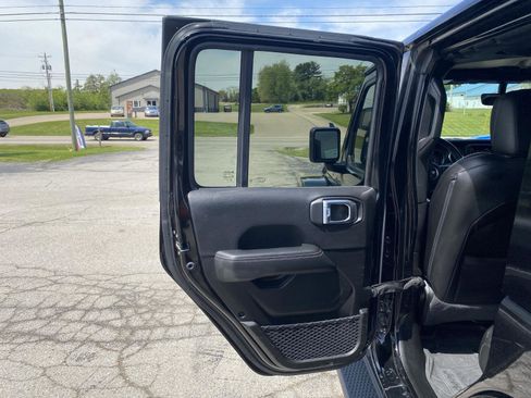 Used 2022 Jeep Wrangler Unlimited Sahara w/ Cold Weather Group AWD/4WD image 28