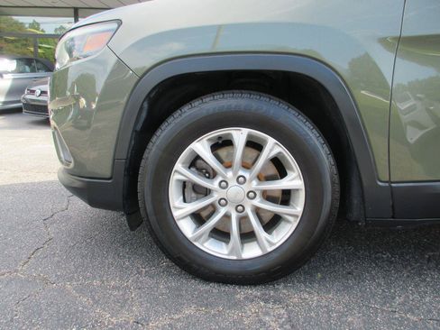 Used 2019 Jeep Cherokee Latitude w/ Popular Appearance Group FWD image 21
