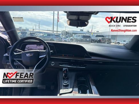 Used 2023 Cadillac Escalade Premium Luxury image 36