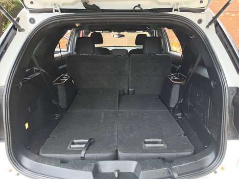 Used 2017 Ford Explorer XLT FWD image 16