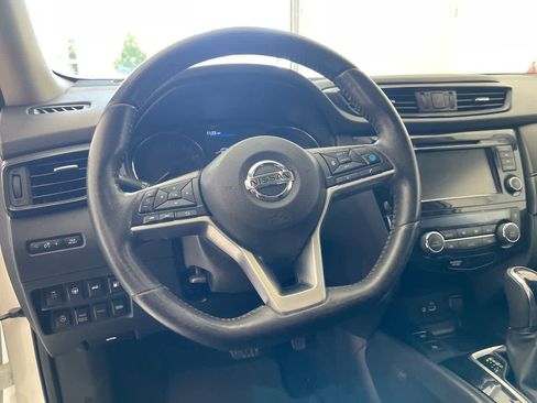 Used 2019 Nissan Rogue SV w/ Premium Package AWD/4WD image 14