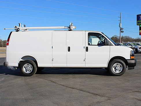 Used 2025 Chevrolet Express 2500 Extended w/ Communications Package image 8