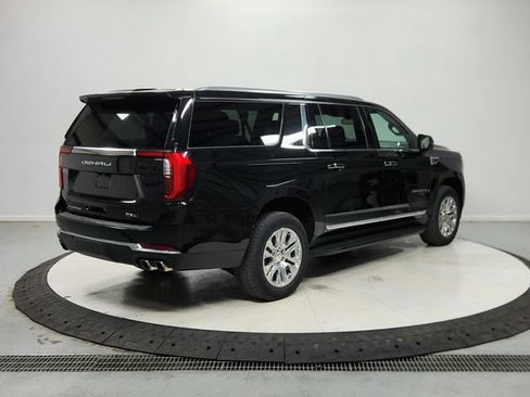 Used 2025 GMC Yukon XL Denali AWD/4WD image 8