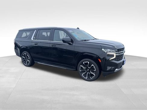 Used 2022 Chevrolet Suburban LS w/ Driver Alert Package image 8