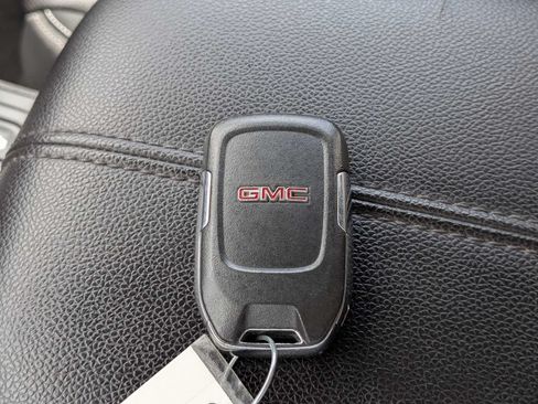 Used 2024 GMC Terrain SLT AWD/4WD image 31