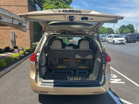 Used 2012 Toyota Sienna LE w/ Towing Pkg FWD image 5