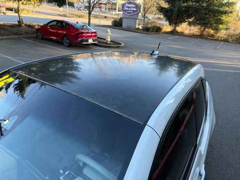 Used 2015 BMW i3 w/ Range Extender image 9