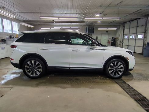 Used 2022 Lincoln Corsair Reserve w/ Equipment Group 201A image 6