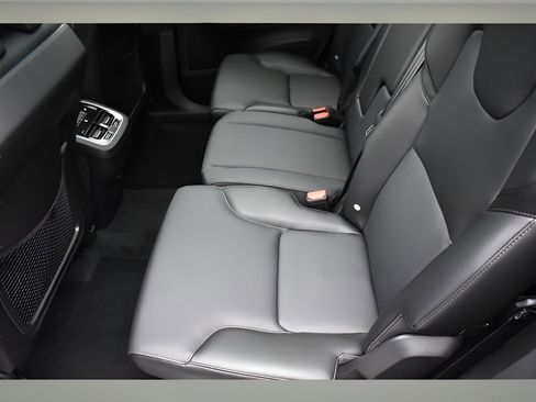 Used 2023 Volvo XC90 B5 Core w/ Protection Package Premier image 14