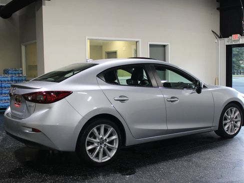 Used 2017 MAZDA MAZDA3 Touring w/ Popular Equipment Package FWD image 3