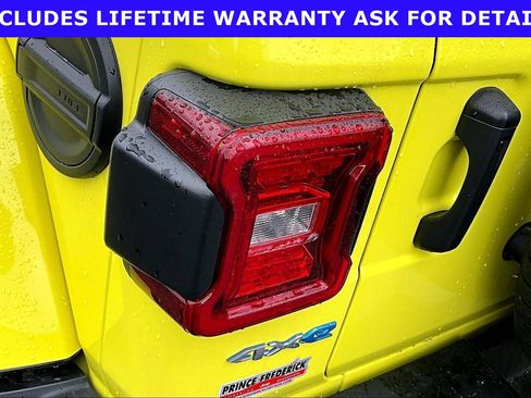 Used 2023 Jeep Wrangler Unlimited Sahara w/ Cold Weather Group AWD/4WD image 24
