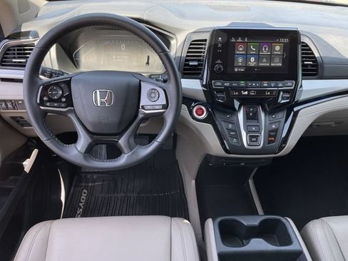 Certified 2024 Honda Odyssey Touring image 11