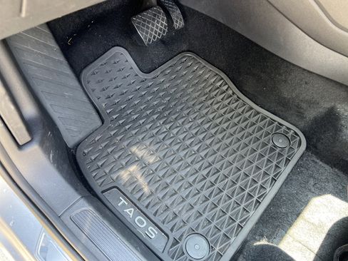 Certified 2025 Volkswagen Taos SEL image 15