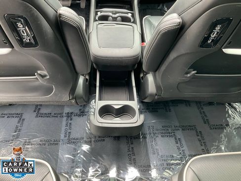 Used 2023 Chrysler Pacifica Limited w/ Uconnect Theater Family Group FWD image 38