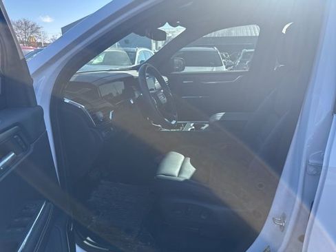 Used 2024 GMC Acadia Elevation w/ Black Edition image 2