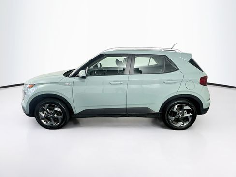 Used 2025 Hyundai Venue SEL FWD image 4