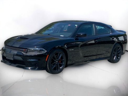 Used 2022 Dodge Charger R/T w/ Harman/Kardon Audio Group image 2