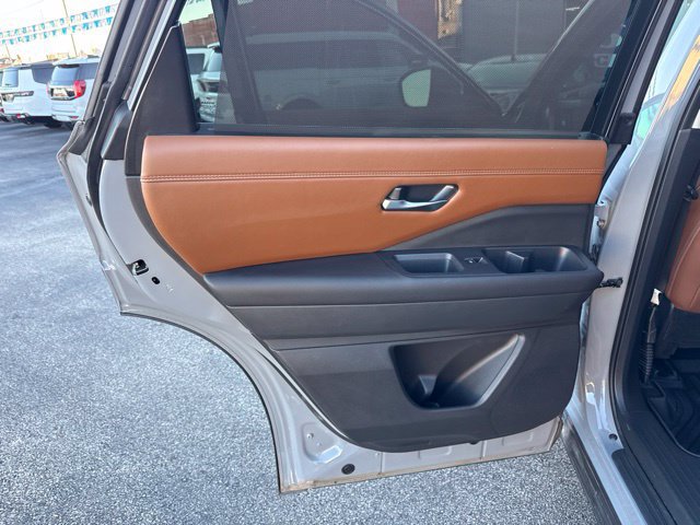 Used 2025 Nissan Pathfinder Platinum w/ Cargo Package AWD/4WD image 31