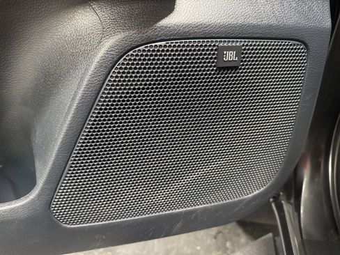 Used 2019 Toyota Tacoma TRD Sport AWD/4WD image 19