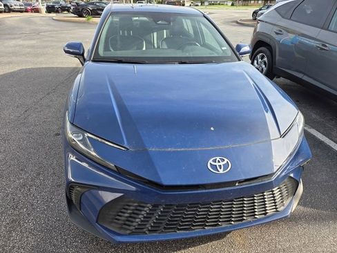 Used 2025 Toyota Camry SE image 2