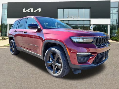 Used 2023 Jeep Grand Cherokee Limited w/ Black Appearance Package image 1