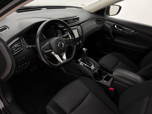 Used 2019 Nissan Rogue SV w/ Premium Package image 2