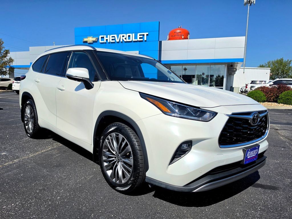 Used 2021 Toyota Highlander Platinum AWD/4WD image 10